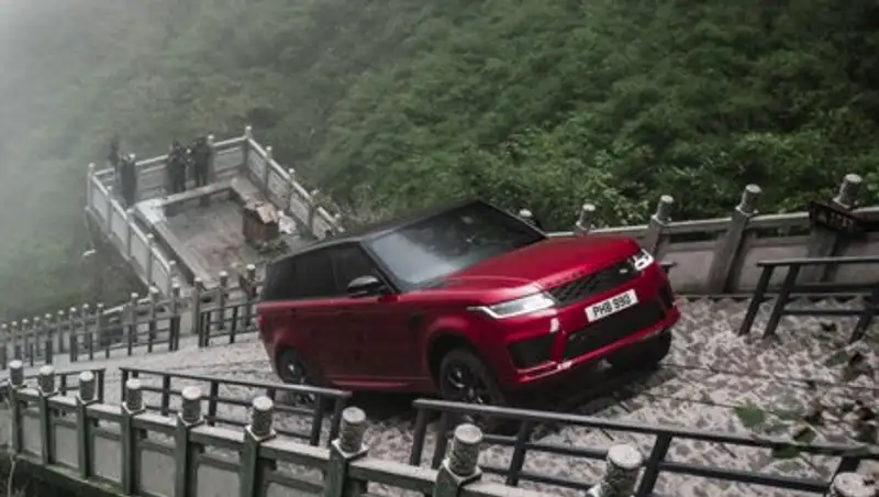 Гибрид Range Rover поднялся к «Небесным вратам»