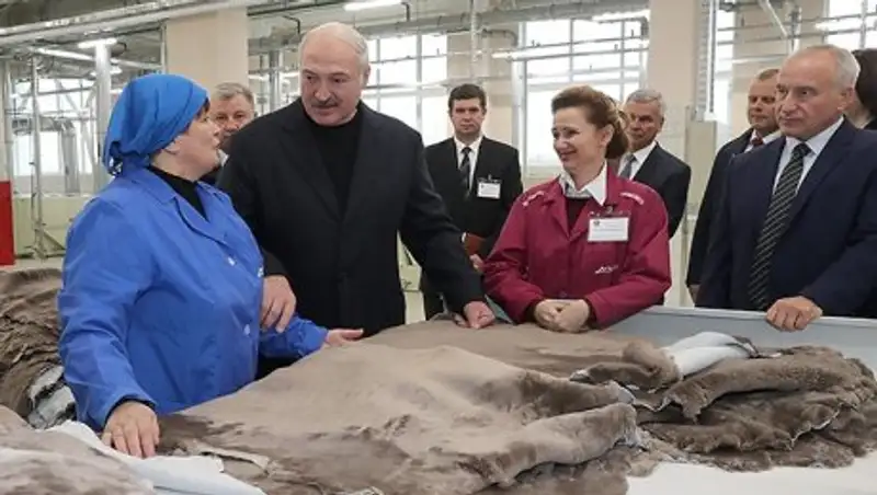 Лукашенко рассказал, как рекламировал Назарбаеву белорусские ботинки