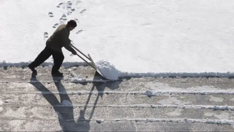 Всем КСК Алматы дано поручение очистить внутридворовые территории от снега до 10 декабря