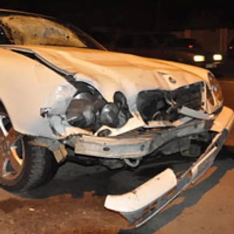 В Алматы пьяный водитель сбил четверых дорожных рабочих, один погиб