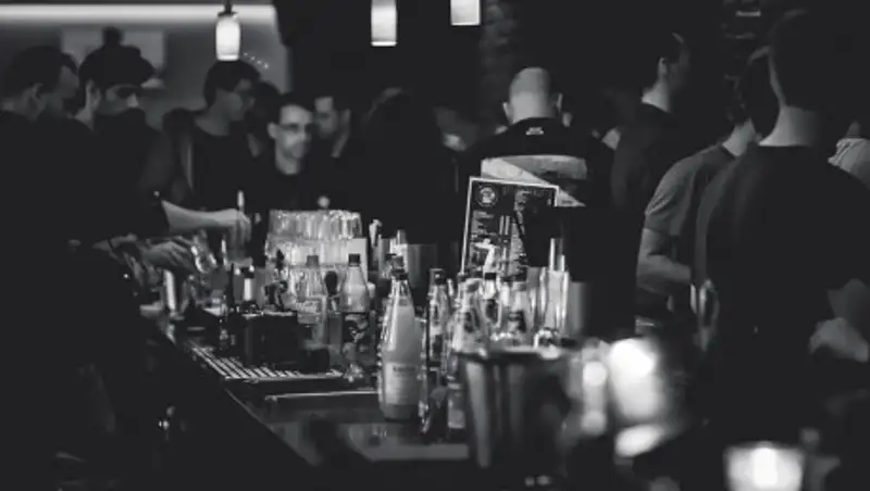 Скандал между жильцами дома и владельцем одного из баров разгорелся в Алматы