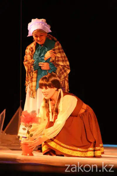 В ТЮЗе им. Н. Сац состоялась премьера детского спектакля «Снежная королева» (фото) В ТЮЗе им. Н. Сац состоялась премьера детского спектакля «Снежная королева» (фото), фото - Новости Zakon.kz от 21.11.2012 19:54