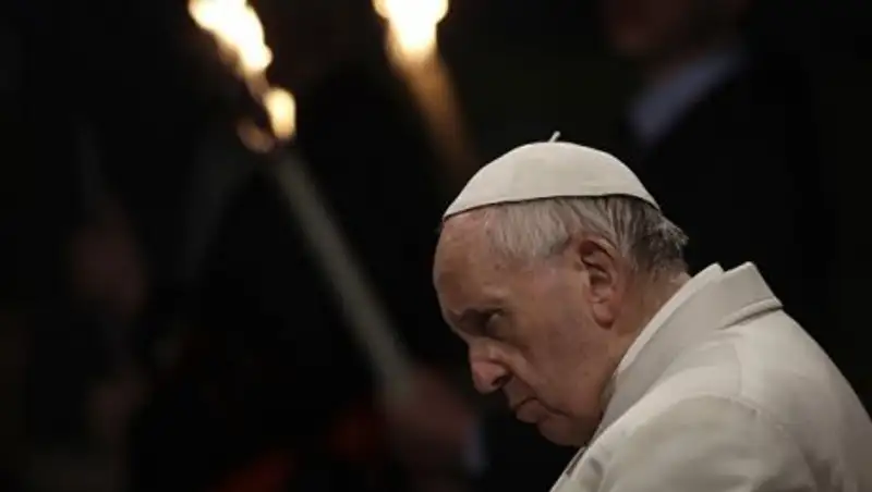 Папа Франциск лишил духовного сана священника-педофила