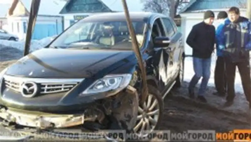 После вечеринки подруги угнали машину и разбили ее 