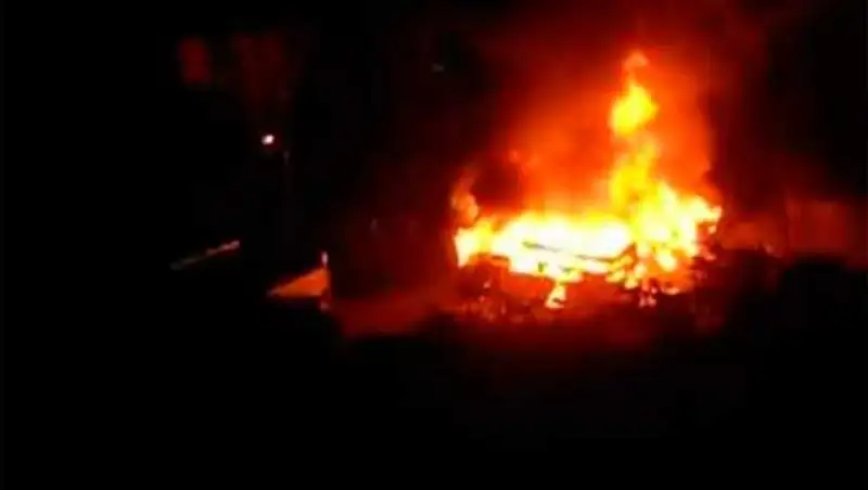 2 человека погибли в результате пожара на универсальном рынке в Алматинской области, фото - Новости Zakon.kz от 03.12.2013 15:08