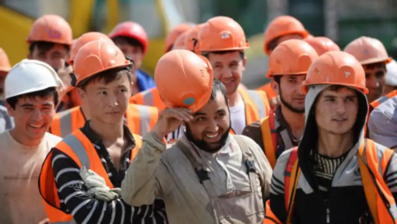 Работодателей хотят обязать заменять иностранных рабочих местными