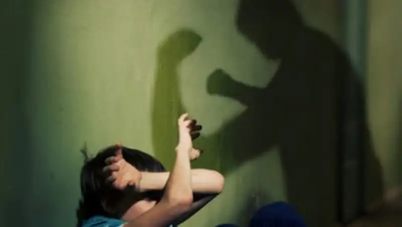 В Атырау отец-дебошир избил 9-летнего сына