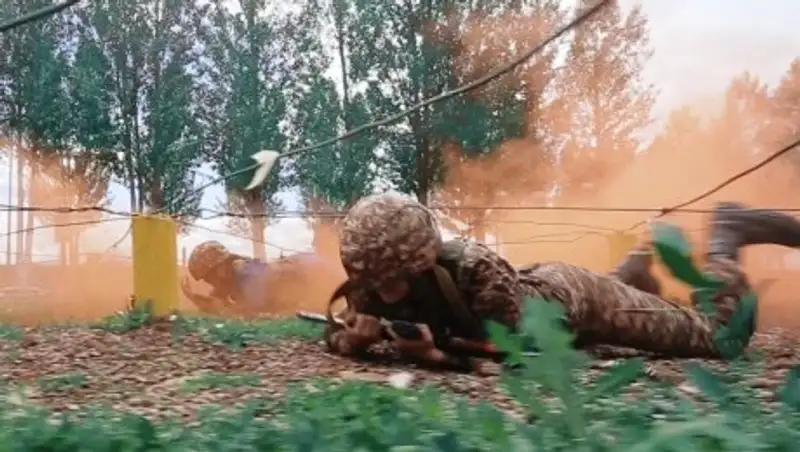 Военнослужащих-победительниц конкурса «Батыр арулар» испытали в боевых условиях