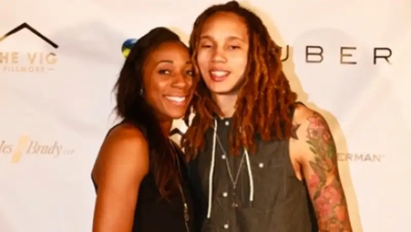 Сыгравших свадьбу баскетболисток дисквалифицировали за домашнее насилие