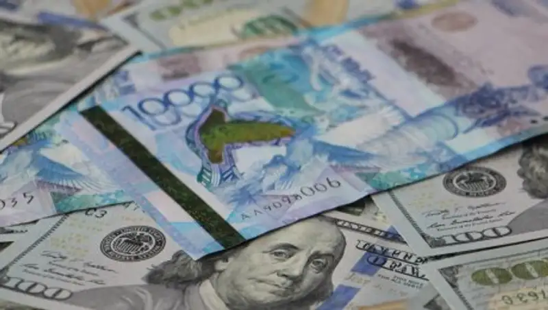 Курс доллара продолжает падать