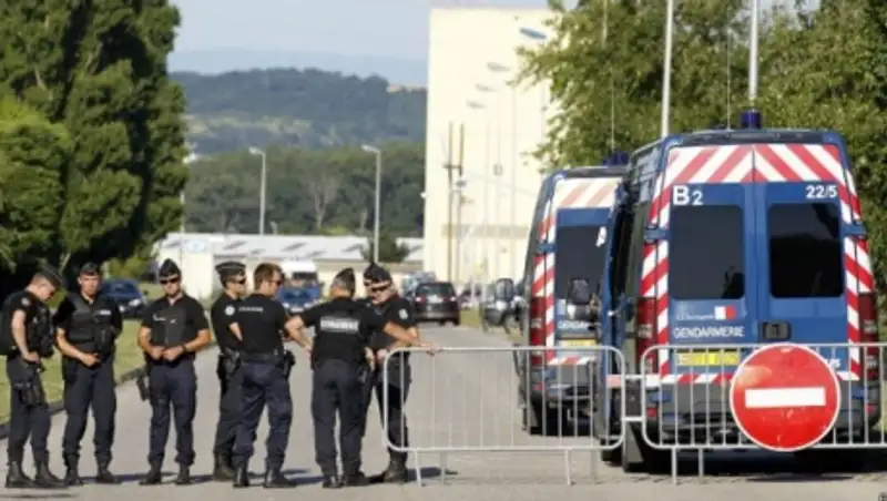 Франция: подозреваемый в теракте сделал селфи с отрубленной головой