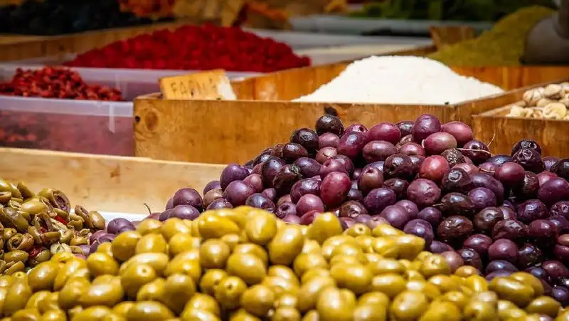 Продавцы базара намерились продавать товар у акимата Туркестана