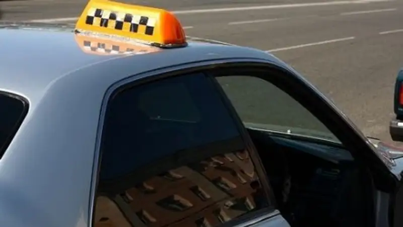 Таксистов оштрафовали за назойливость на ж/д вокзале в Алматы