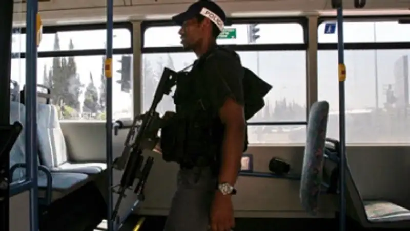 На пассажиров автобуса в Тель-Авиве напал мужчина с ножом