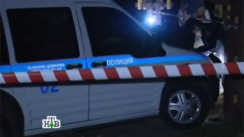 В Москве неадекватный мужчина напал с ножом на гуляющих в парке, есть жертвы