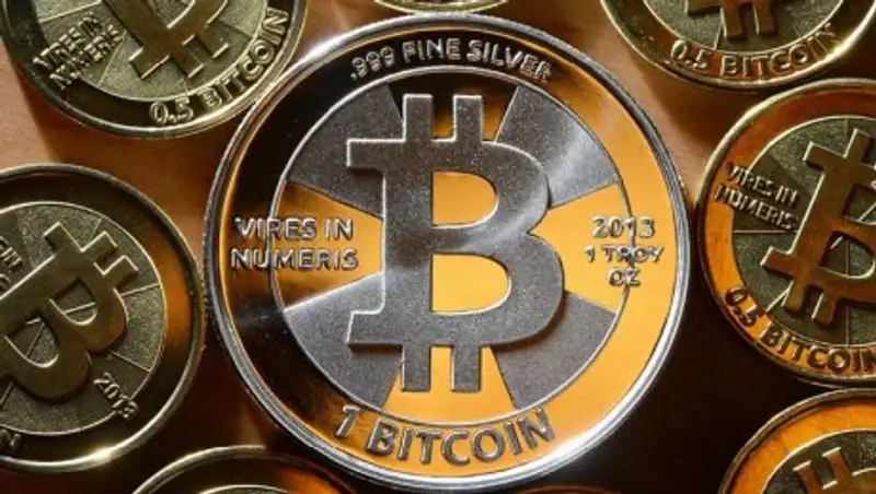 Министр финансов РК не советует покупать биткоины