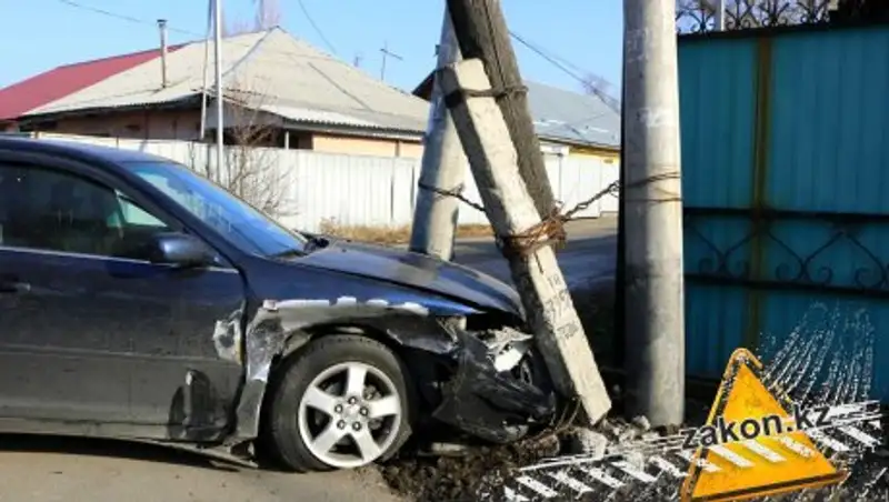 Равнозначный перекресток не осилили водители двух авто в Алматы