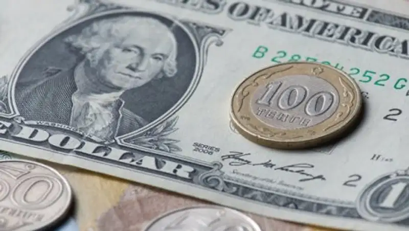 Доллар дешевеет в обменниках
