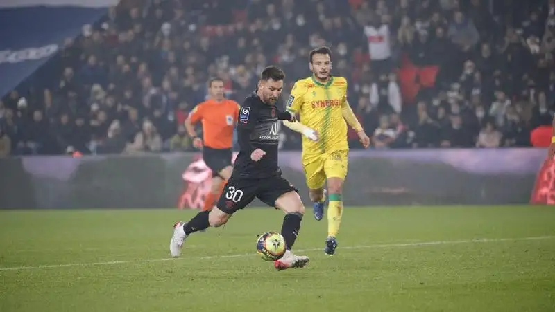 ПСЖ продал миллион футболок Месси