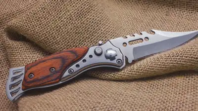 Женщина с ножом в руках распугала прохожих в Семее , фото - Новости Zakon.kz от 14.09.2023 15:47