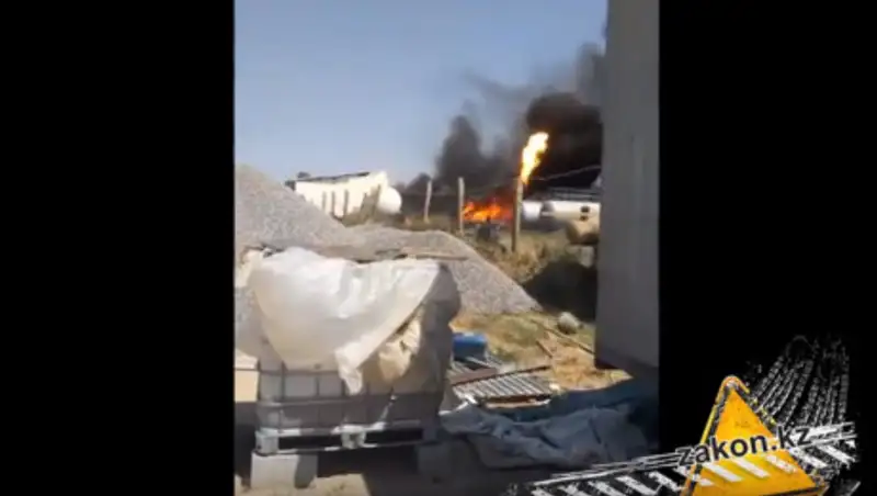 Газовое хранилище горит в Шымкенте