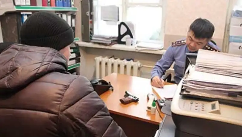 В Астане продолжается акция по выкупу у населения травматического оружия