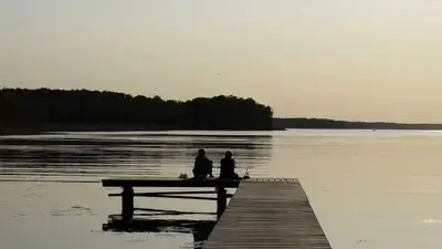 озеро, пирс, люди, фото - Новости Zakon.kz от 07.07.2023 09:08