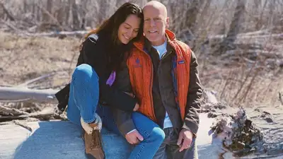 Жена Брюса Уиллиса попросила фотографов оставить ее мужа в покое, фото - Новости Zakon.kz от 08.03.2023 01:33