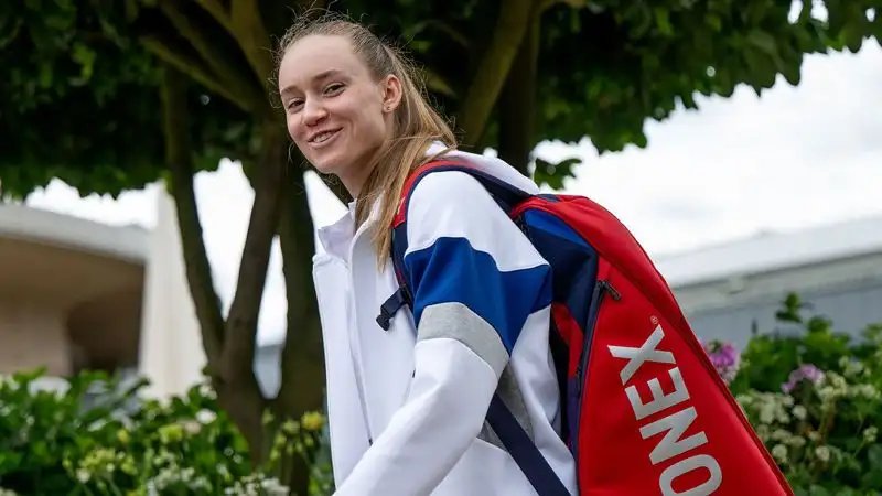 Елена Рыбакина и Арина Соболенко прибыли в Пекин