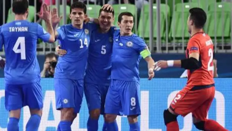 Сборная Казахстана по футзалу разгромила Польшу и вышла в четвертьфинал