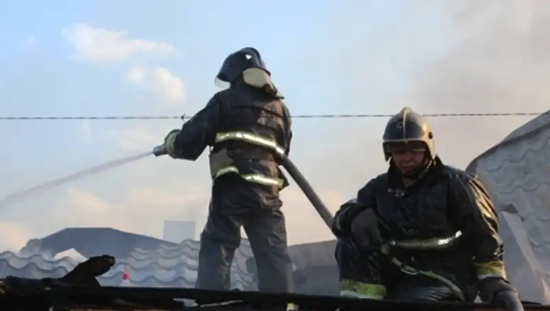 Новый завод по производству кабеля горит в Петропавловске