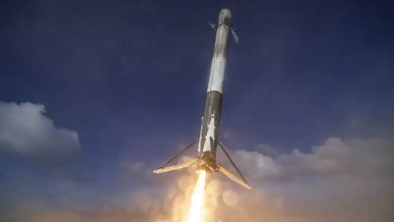 Казахстан запустит спутники на ракете Илона Маска