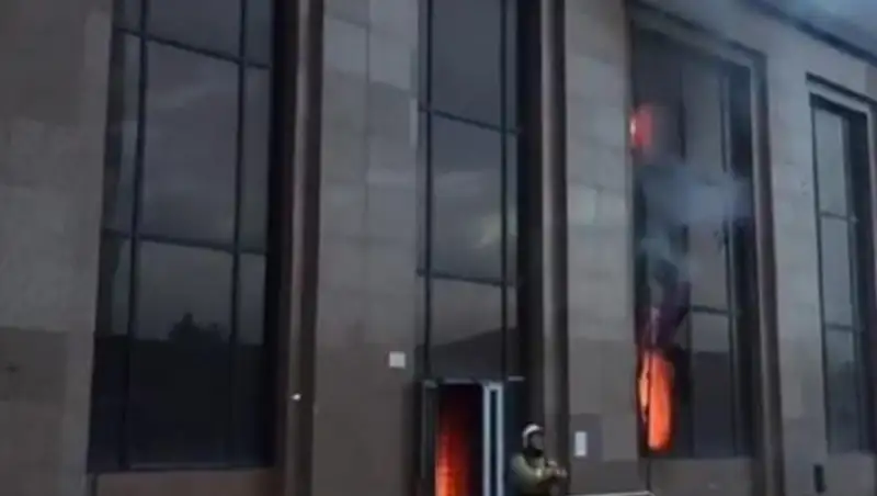 В Астане горел ЖК «Рахат»