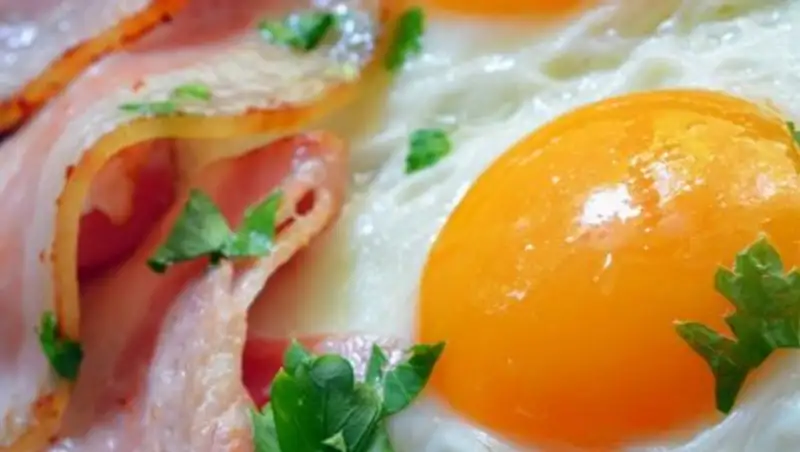 Яичница на завтрак не всегда полезна