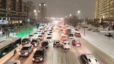дорога, снег, машина , фото - Новости Zakon.kz от 25.03.2022 11:37