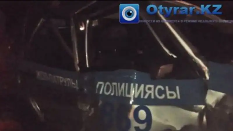 Трое шымкентских полицейских на служебной машине пострадали в аварии
