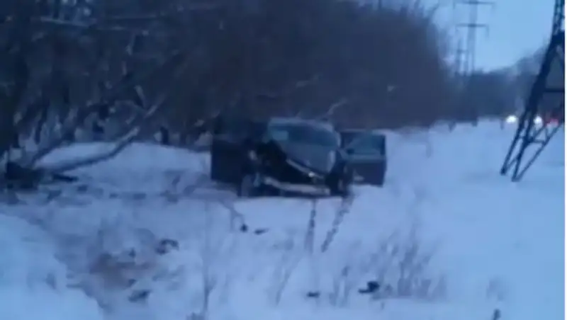 В Караганде пьяный парень угнал машину с бабушкой внутри и совершил ДТП