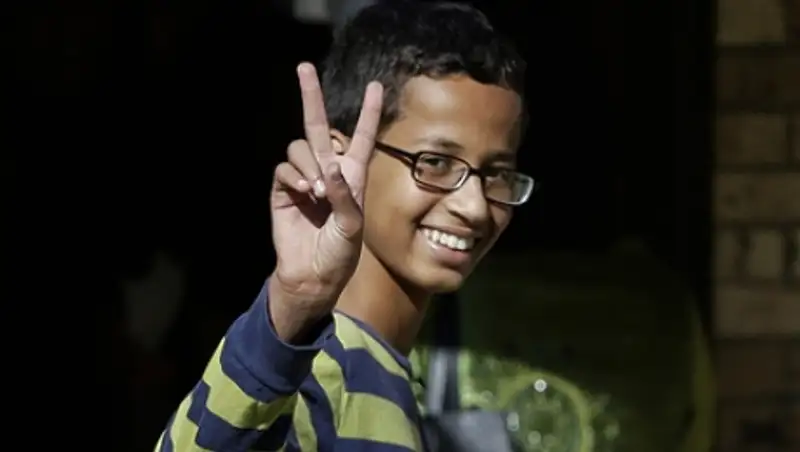 Задержанный за самодельные часы подросток посетил Белый дом