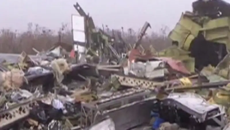 Расследование: "Алмаз-Антей" показал фрагменты самолета, обстрелянного из "Бука"