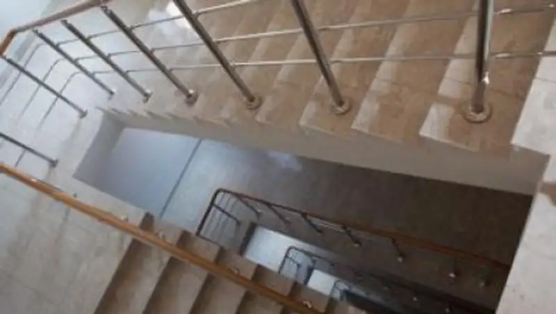 В Костанае женщина упала с 5 этажа