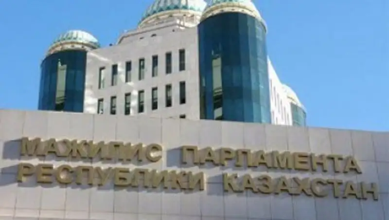 Депутаты РК на пленарном заседании одобрили ряд новых законопроектов, фото - Новости Zakon.kz от 13.11.2013 21:05