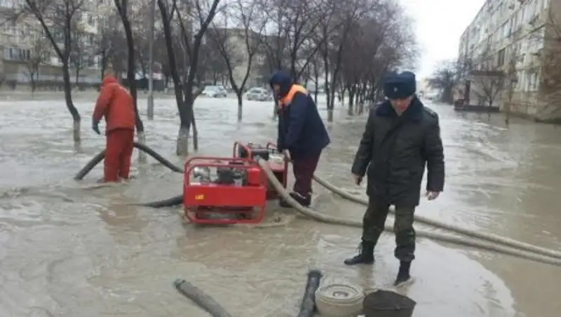 В Актау и Мунайлинском районе ведутся работы по откачке воды