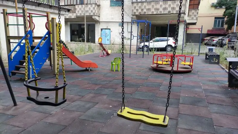 Замакима района Караганды уволили после инцидента на детской площадке