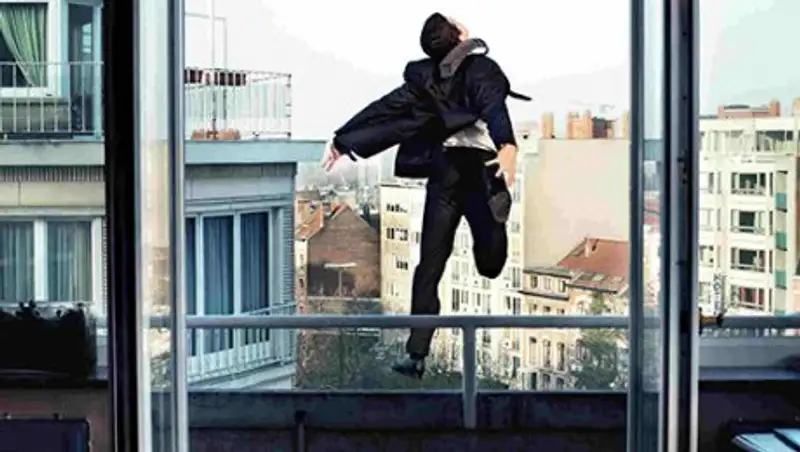 Взявший свою семью в заложники москвич выпрыгнул из окна