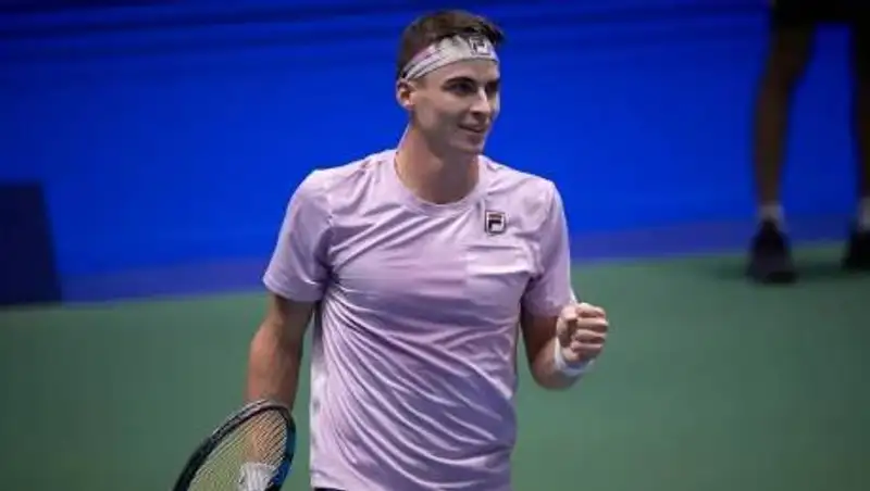 Скатов не смог пробиться в четвертьфинал Astana Open