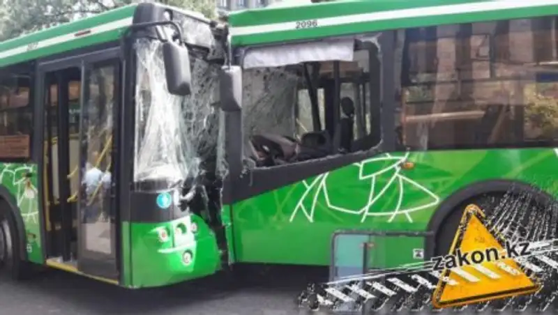 Медики рассказали о состоянии пострадавших при столкновении автобусов в Алматы