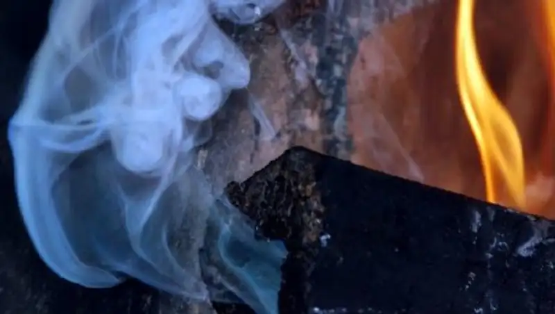 В Уральске двое детей с матерью отравились угарным газом