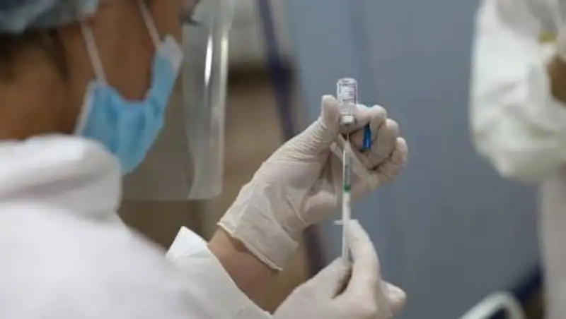 Фейк о разрушении мозга вакциной распространяют казахстанцы