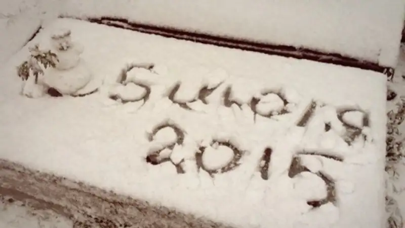 Снег летом в Воркуте - в городе пришлось включить отопление