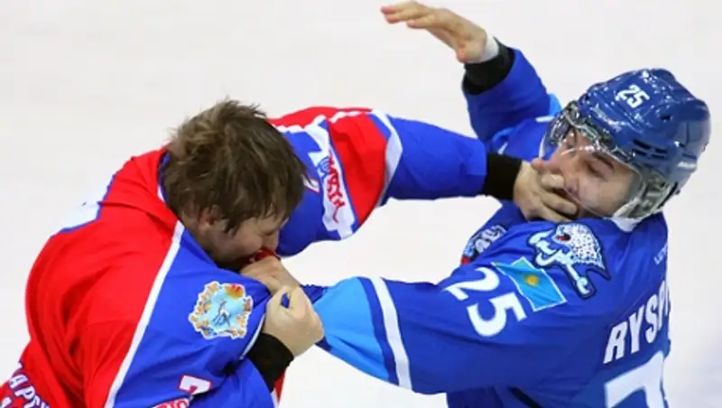 На смену Грэттону и Мирасти. Все драки с участием Дамира Рыспаева